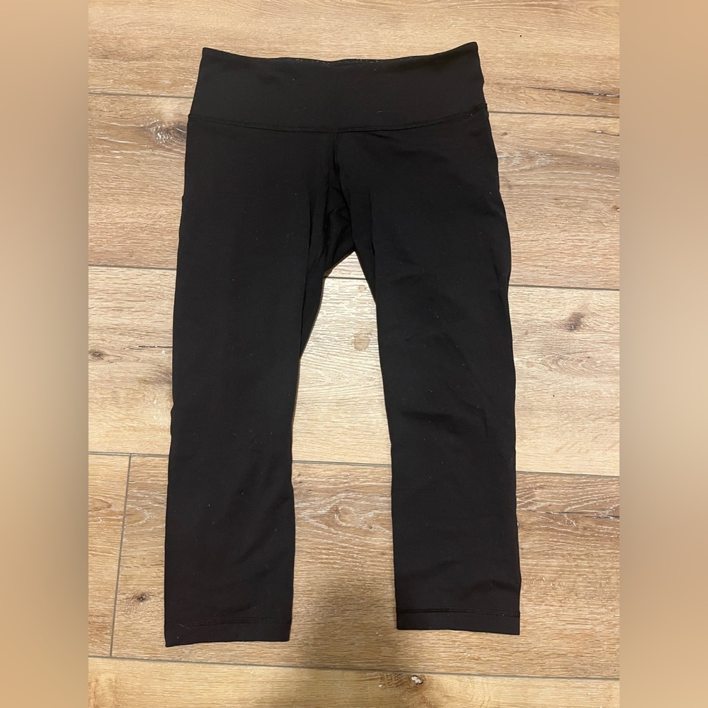 Lululemon Mid-rise knee-length black leggings